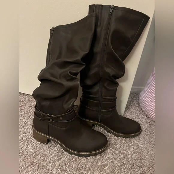 White Mountain Boots - Picture 7 of 11